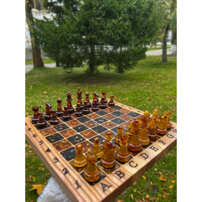 Янтарная Шахматная доска 30*30 см с фигурками
